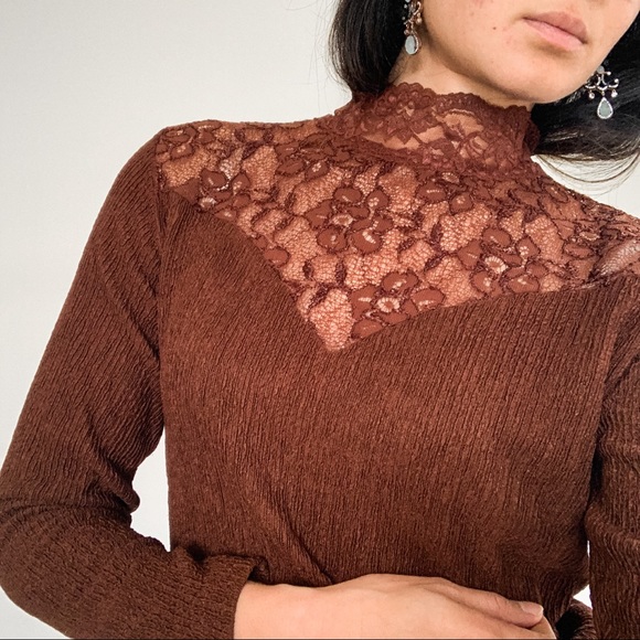 ☁️SOLD☁️ vintage lace blouse - Picture 2 of 8